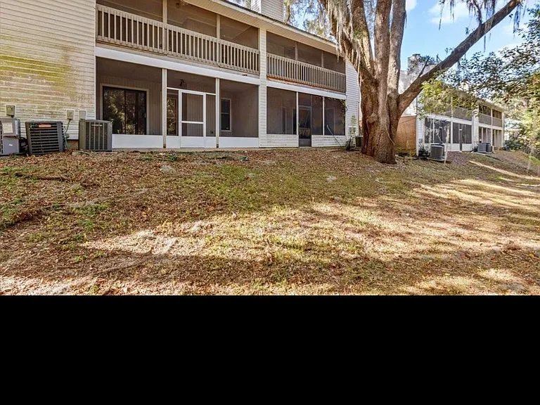1101 Green Tree Ct #B — Photo 21