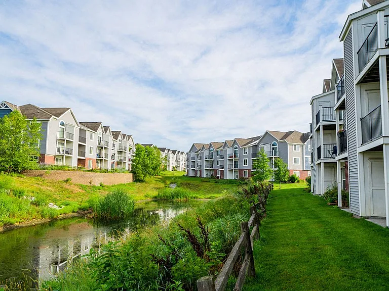 Colonial Pointe at Fairview Apartments — Photo 40