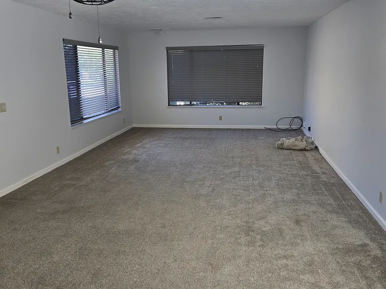 713 W Howell Ave — Photo 8
