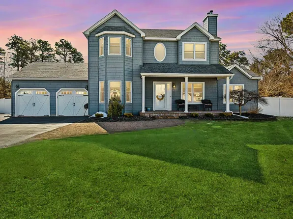 16 Embassy Road, Selden, NY 11784