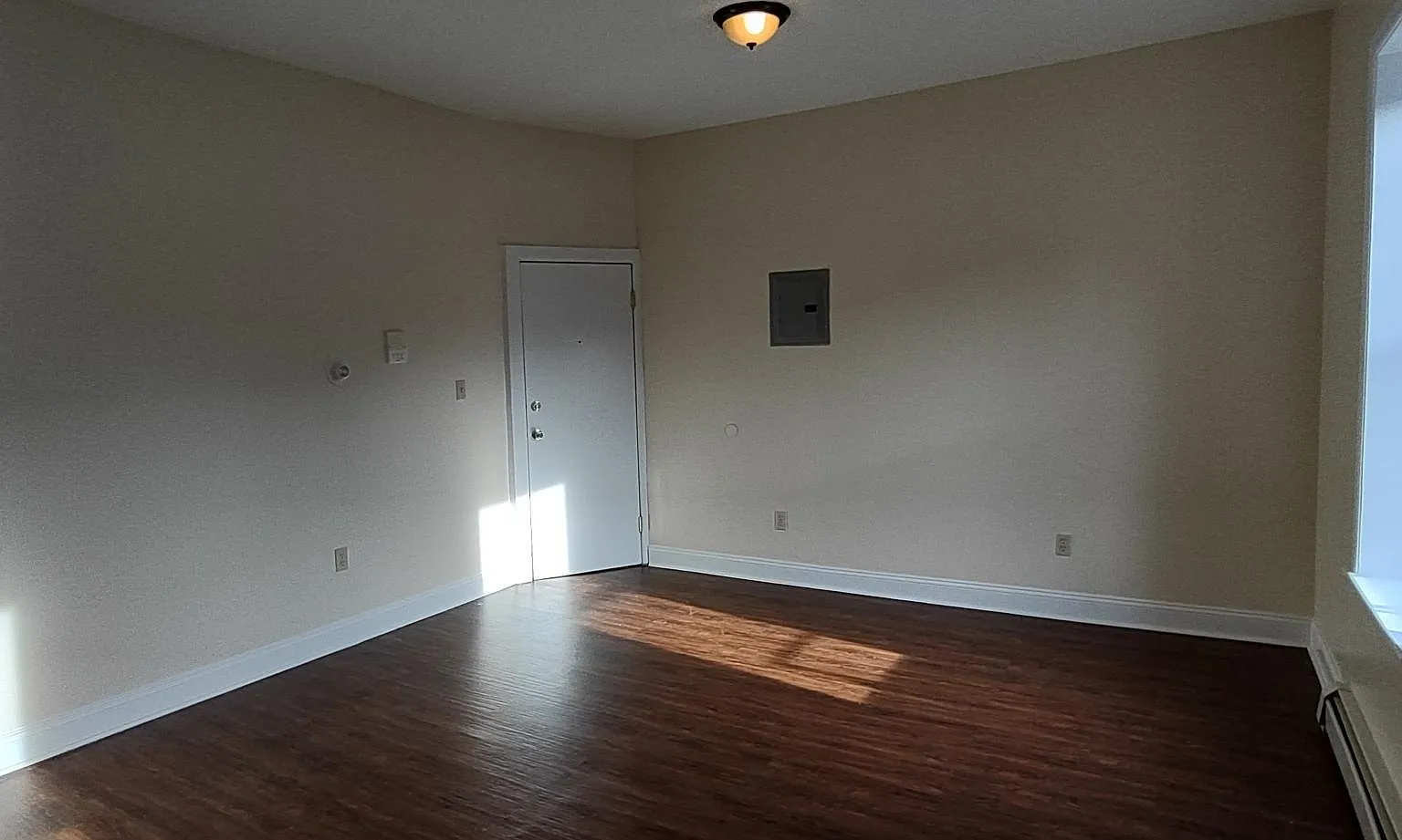 Studio, $1,000 — Photo 3