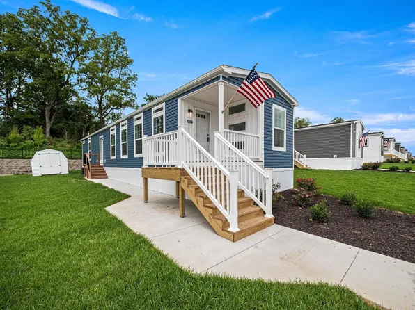 327 Ashwood Ct, Honey Brook, PA 19344