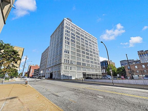 3rd image of 1501 Locust St APT 306