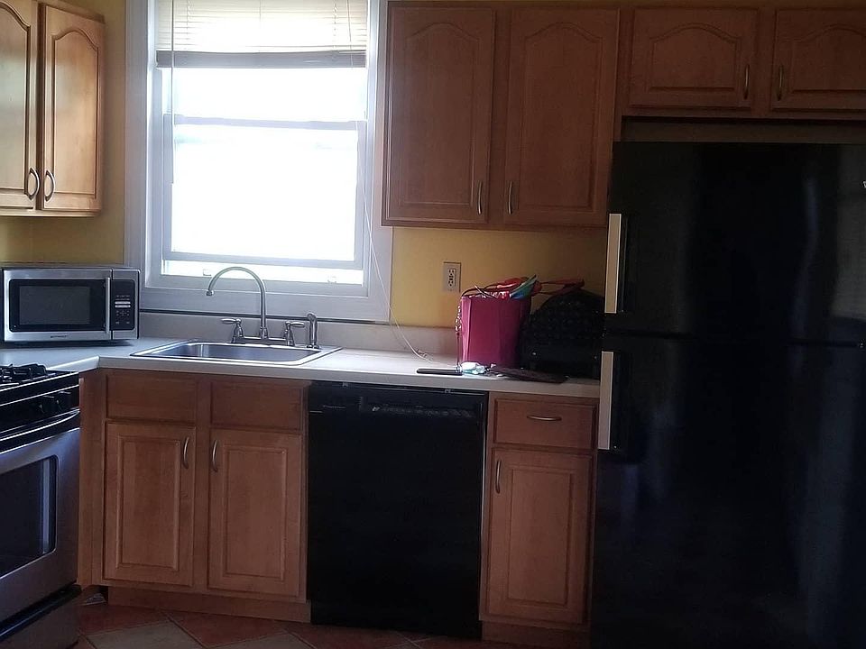 1st image of 355 Garden Ave #1
