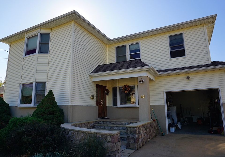1st image of 42 Elm Dr
