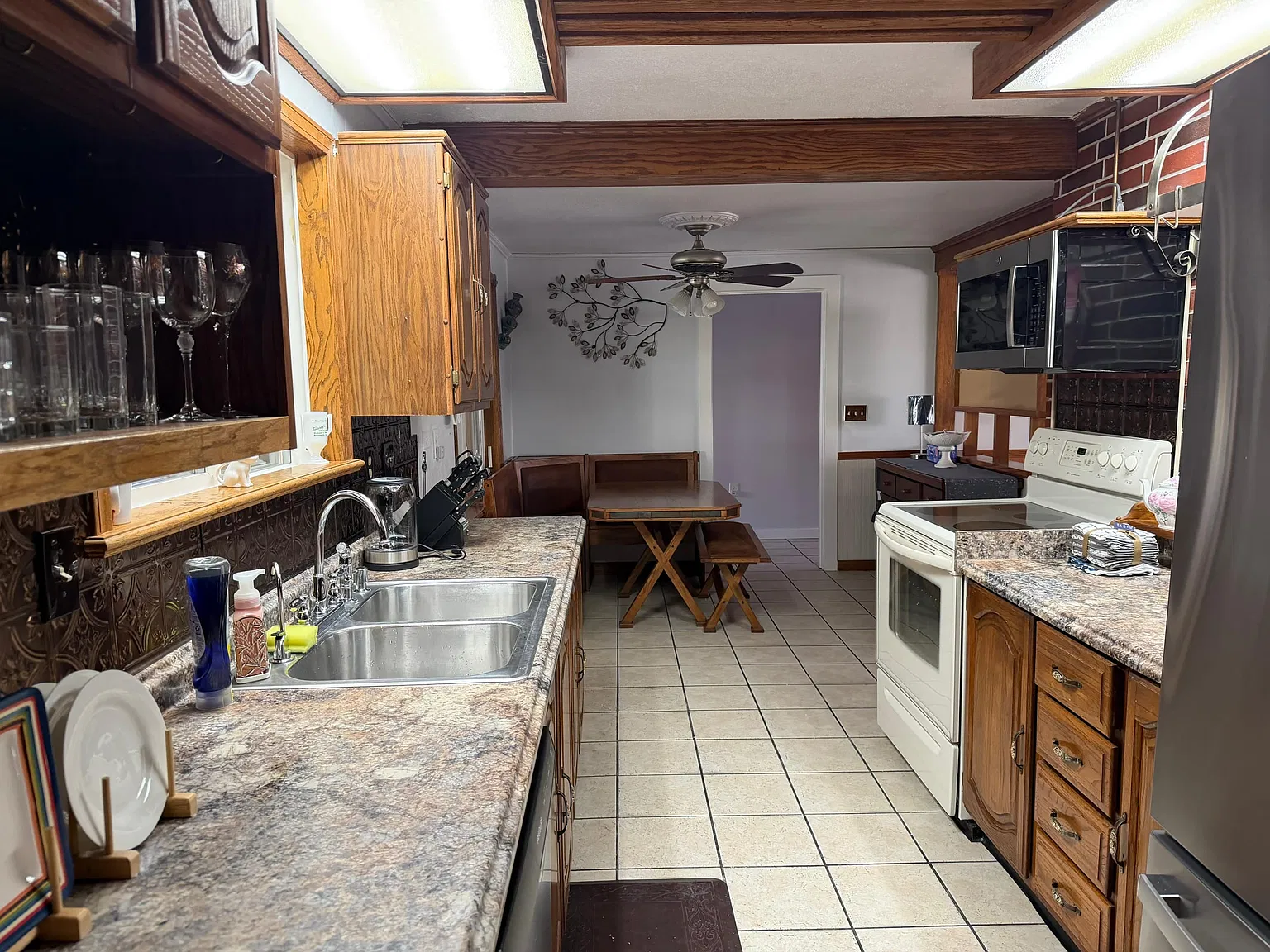 4 bed, $6,500 — Photo 1