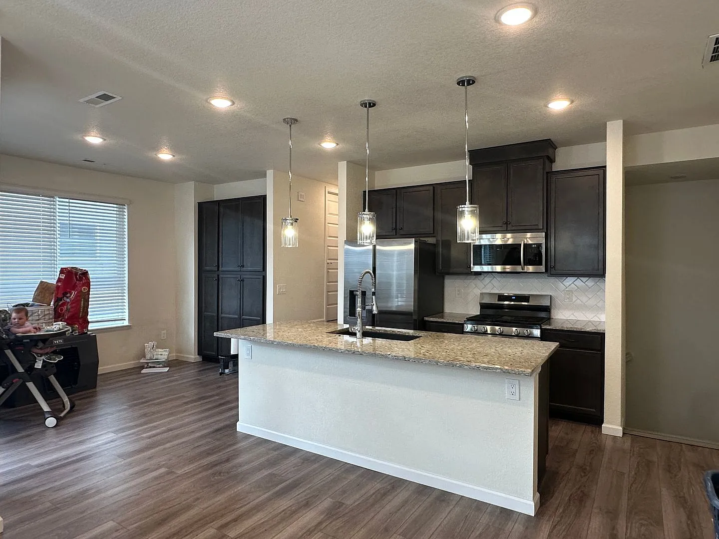 Modern Victory Ridge Townhouse with Mountain Views & 2-Car Garage — Photo 3