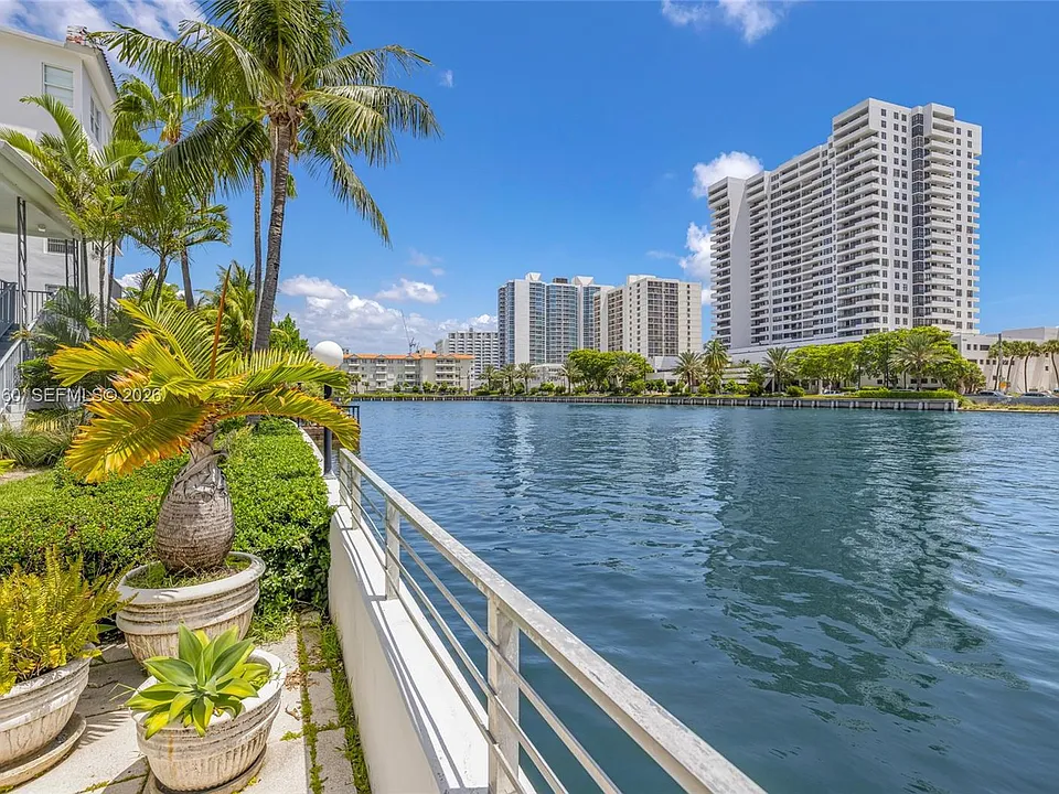 2445 Lake Pancoast Dr #4