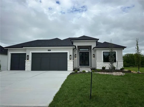 2825 SW Heartland Rd, Lees Summit, MO 64082