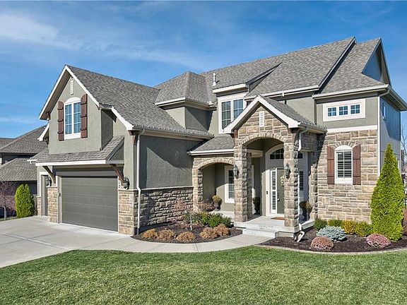 2nd image of 1612 NE Shadow Valley Dr