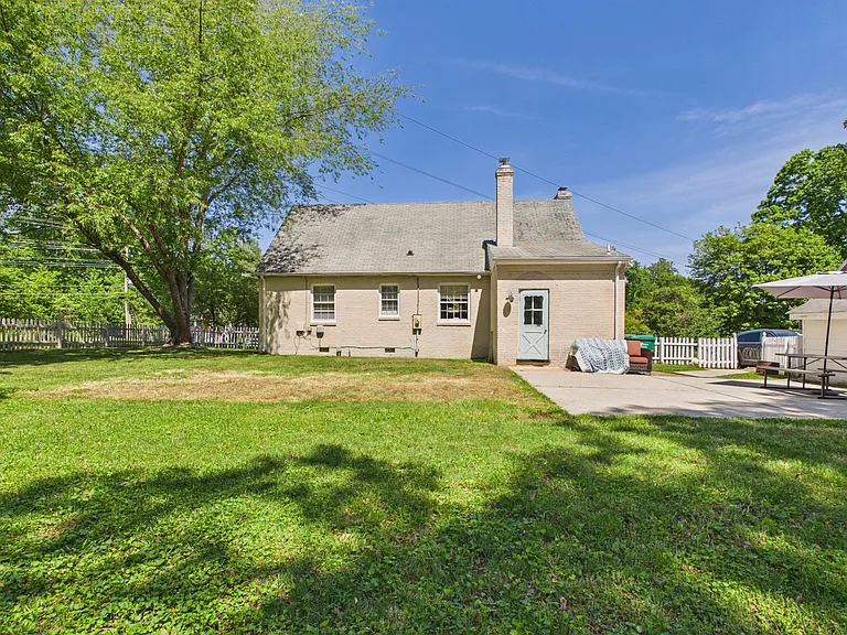 9609 University Blvd — Photo 10
