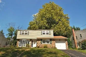 537 Cedar Dr photo 1