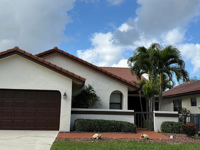 21583 Villa Nova Dr — Photo 2
