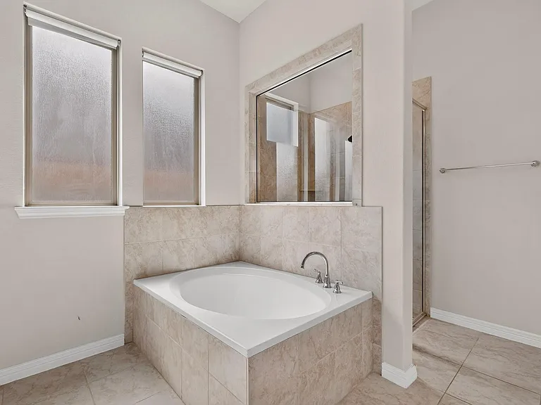 2433 La Mirada St — Photo 10
