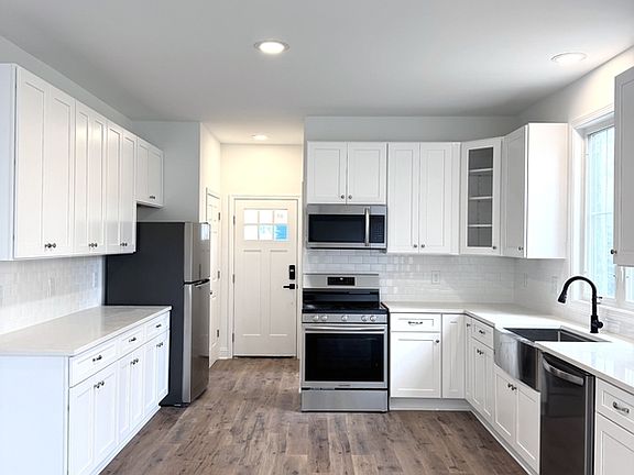 4th image of 427 Lakeland St
