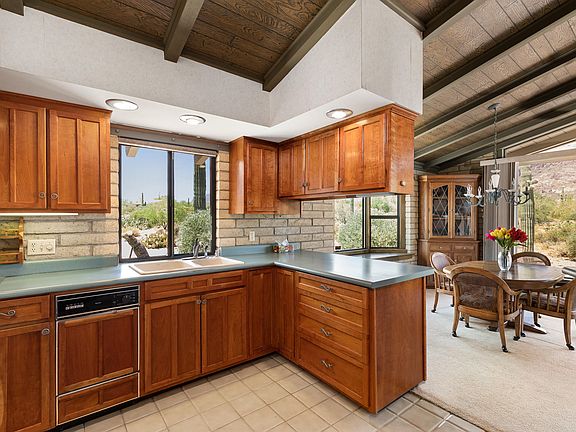 5th image of 10899 E Valley View Dr