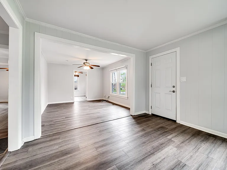 1507 Meridian St — Photo 2