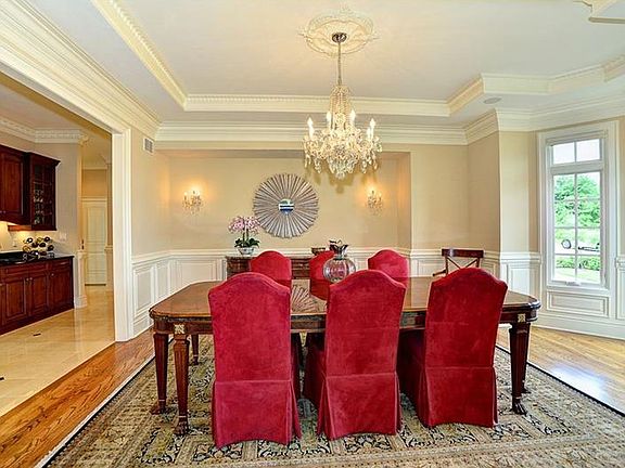 5th image of 801 Chapel Hill Ct