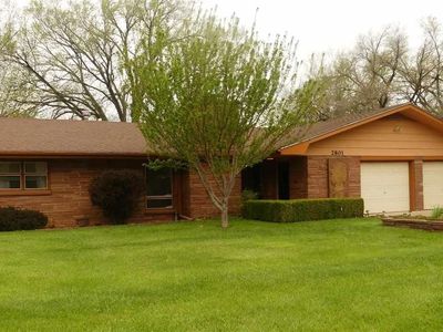 2801 Derenda Dr, Hutchinson, KS, 67502