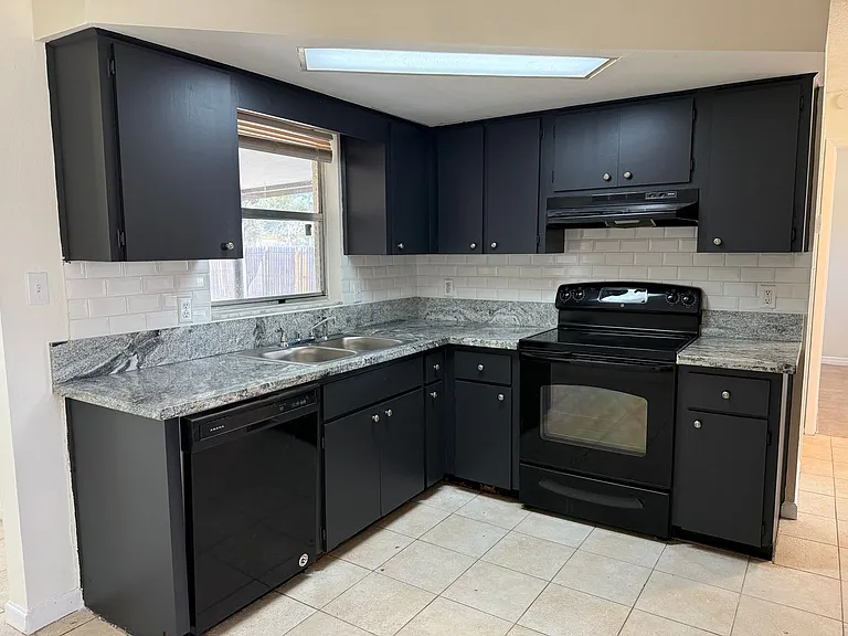 8649 Paxton Dr — Photo 3