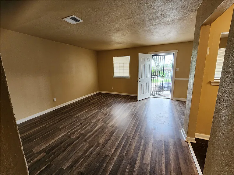 4311 Yellowstone Blvd #4 — Photo 7
