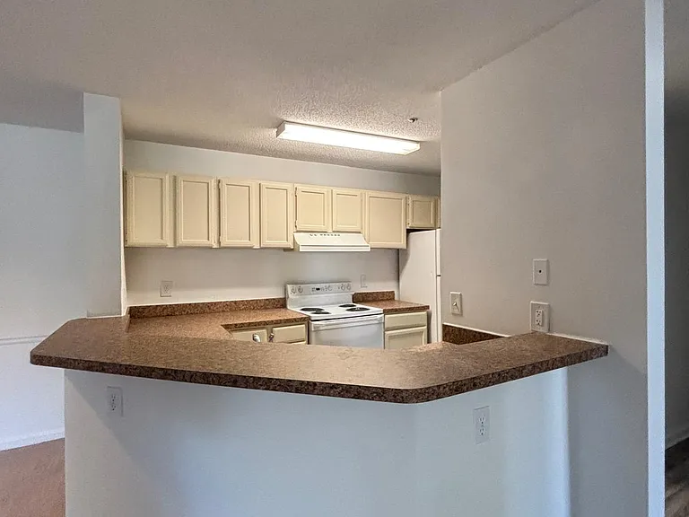 Wesley St. Claire Apartments at Lawrenceville — Photo 193