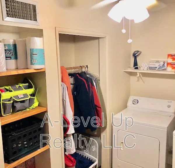 723 E 6th St — Photo 16