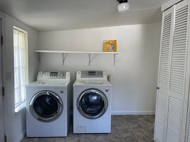 Washer/ dryer included.