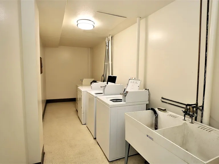 4251 Parklawn Ave — Photo 15
