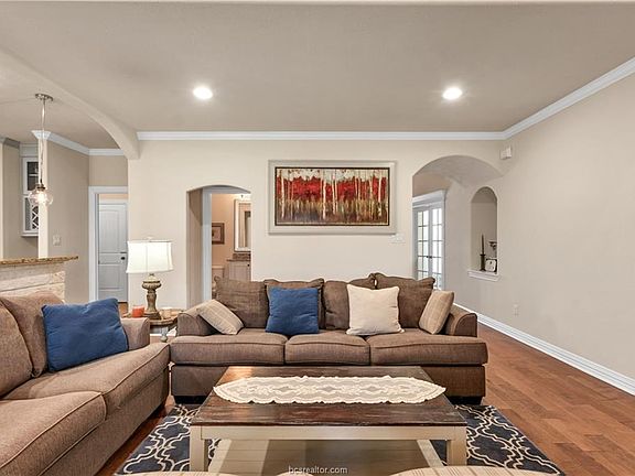 3rd image of 2518 Kimbolton Dr