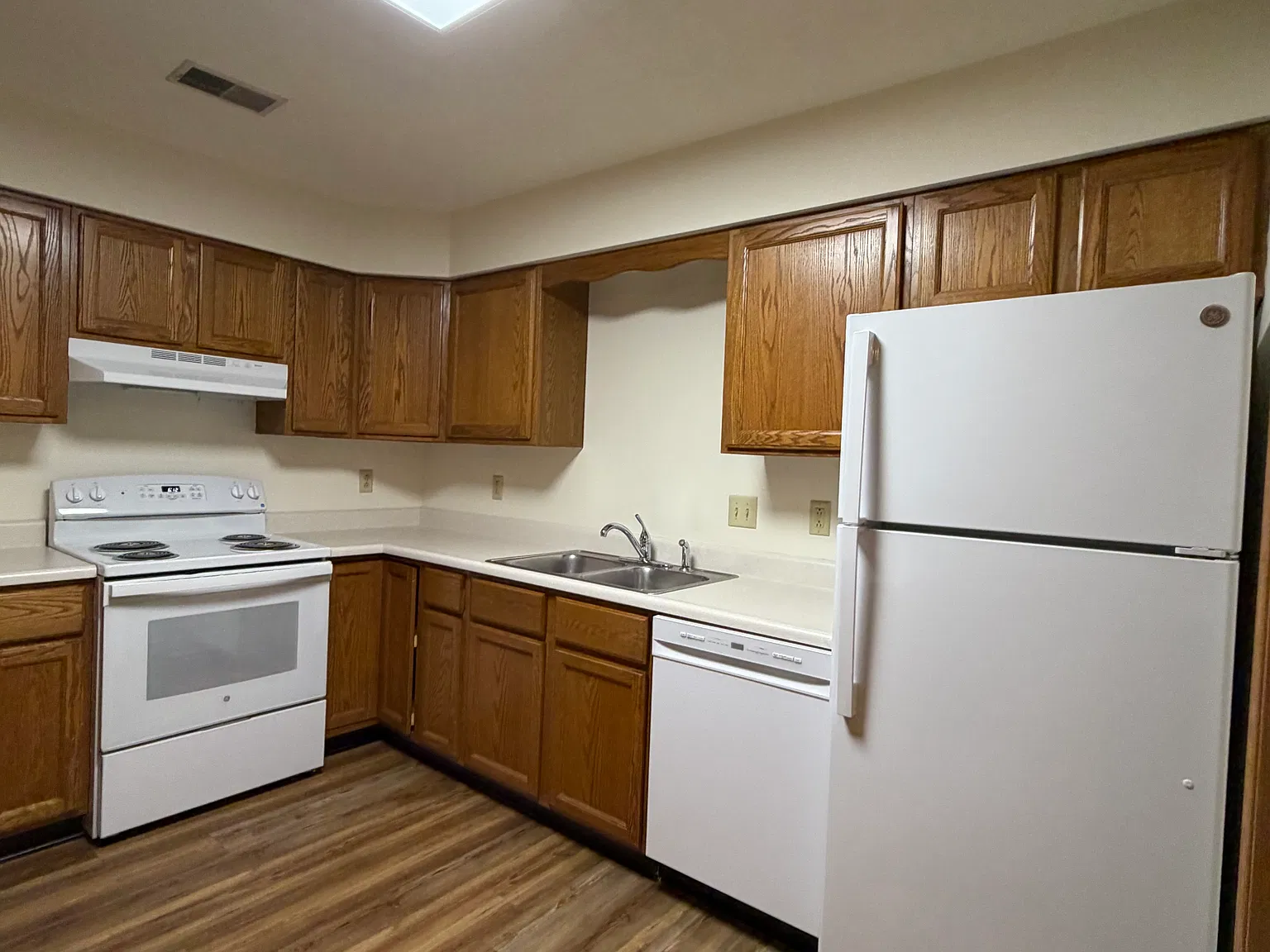 2 bed, 950 sqft, $1,100 — Photo 2