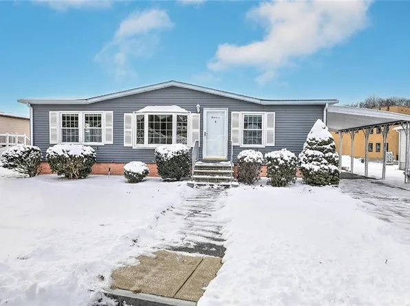 14 Queens Rd, Attleboro, MA 02703