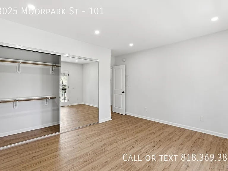 13025 Moorpark St #101 — Photo 31