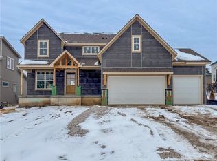 22046 W 100th Ter, Lenexa, KS 66220
