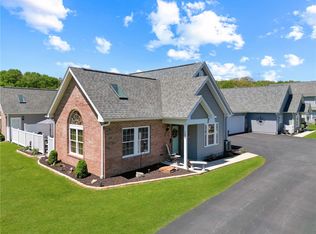 105 White Fox Ct, Ellwood City, PA 16117