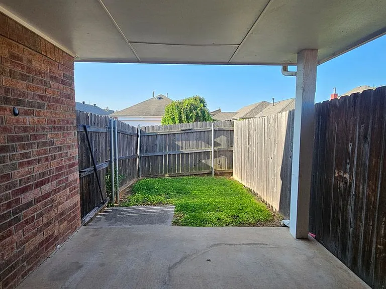 1006 SW 23rd St — Photo 22