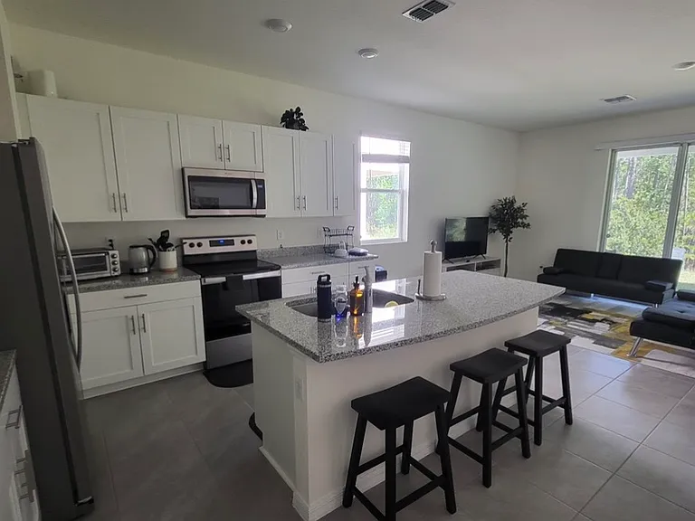 208 Reena Dr — Photo 2
