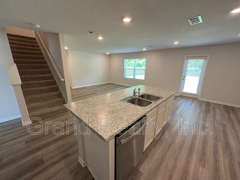 5431 Peach Dr — Photo 6