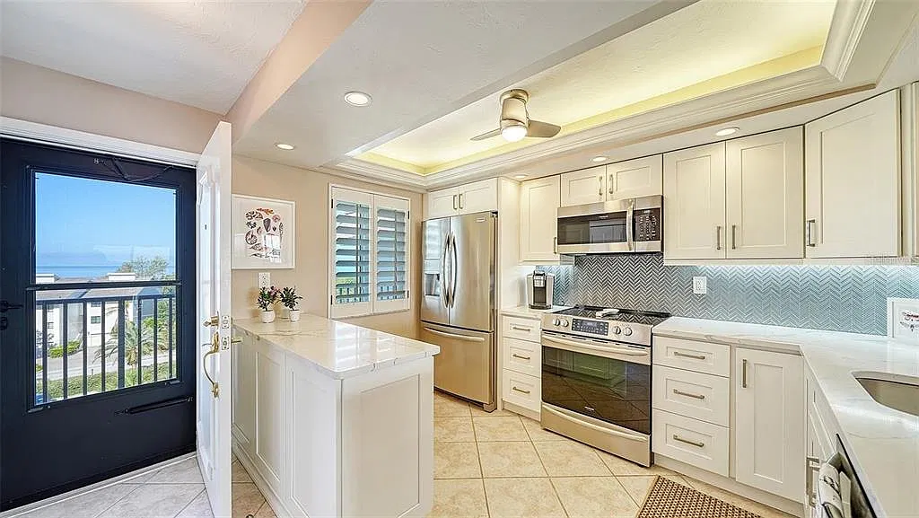 2 bed, 2.0 bath, 1233 sqft, $3,550 — Photo 3