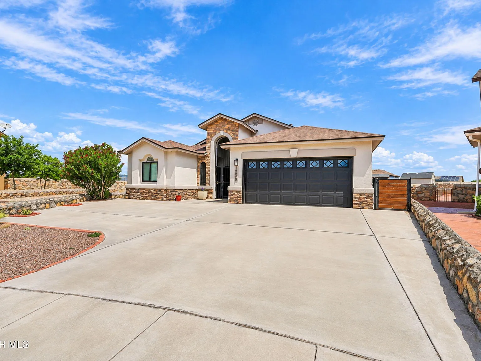 4 bed, 2.0 bath, 2019 sqft, $2,600 — Photo 1