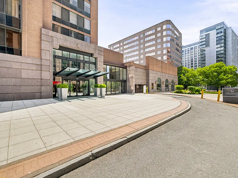 4 Martine Ave #707 — Photo 3