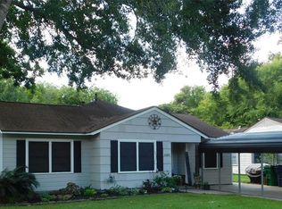 1209 N Tinsley St, Angleton, TX 77515