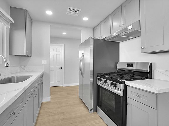5th image of 892 W Mines Ave #J
