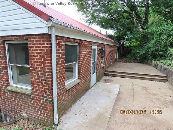 2nd image of 1007 Belmont St