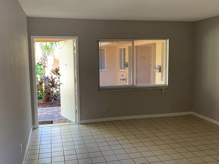 3720 NE 22nd Ave — Photo 3