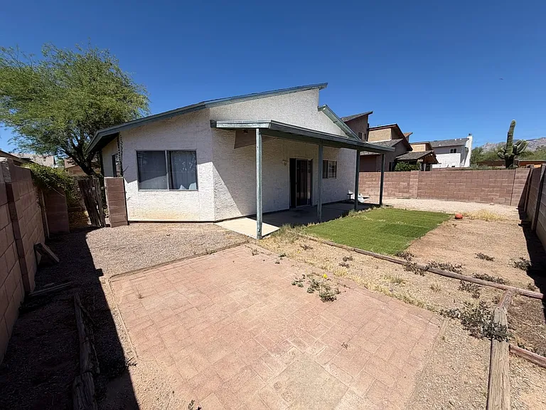 9368 N Hampshire Dr — Photo 12