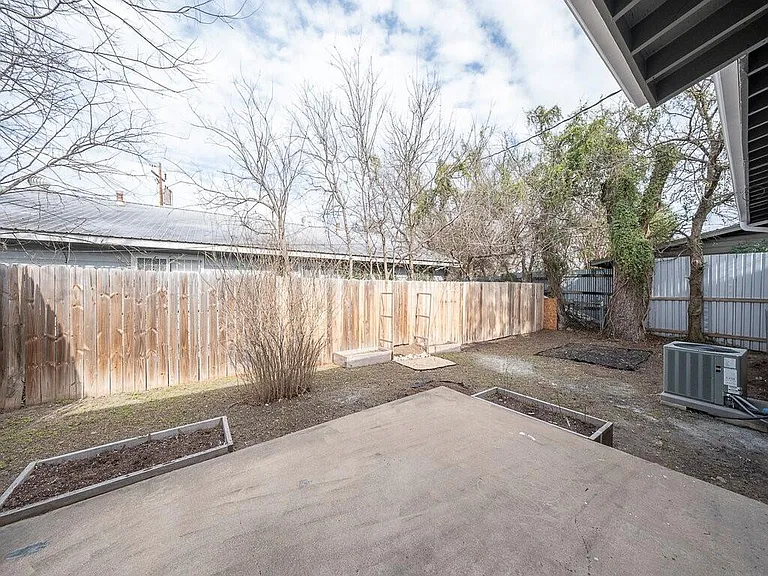 6001 Cameron Rd #A — Photo 22