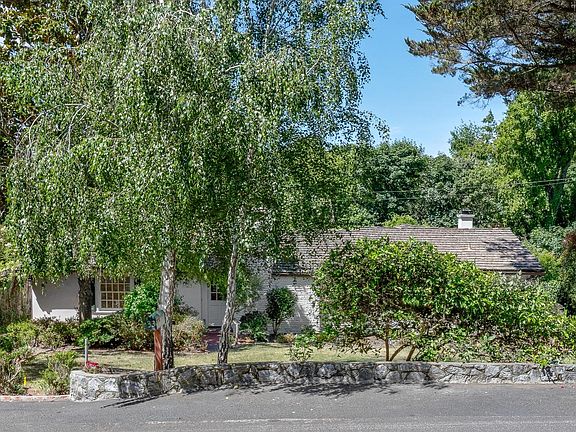 3rd image of 33 Pasatiempo Dr