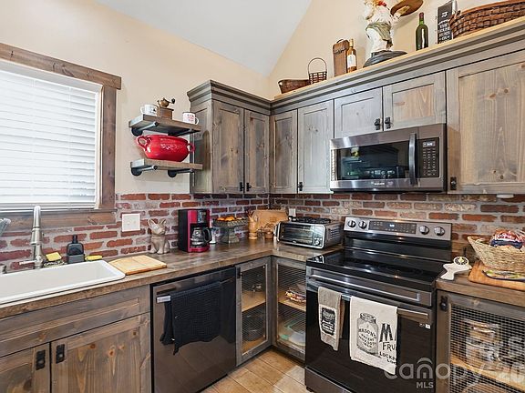 4th image of 4592 Reid Rd