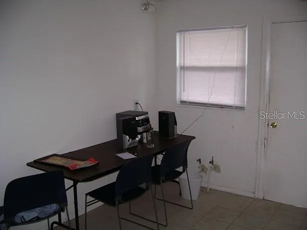 2 bed, 1.0 bath, 1100 sqft, $1,300 — Photo 4